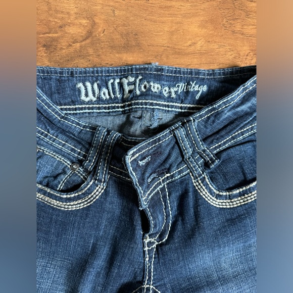 Bootcut Wallflower Jeans - Picture 3 of 5